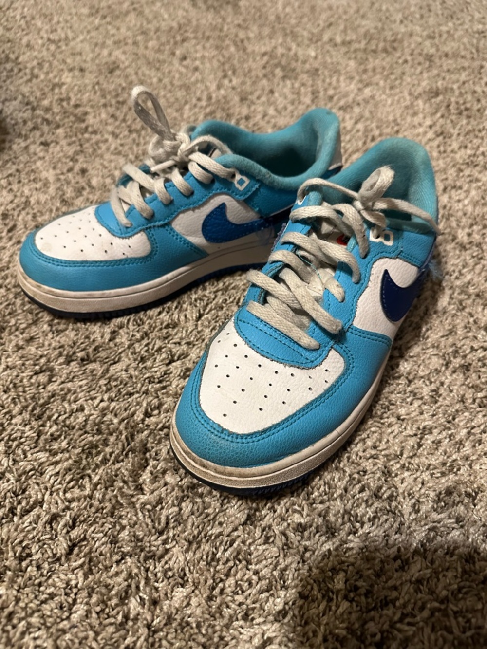 Nike Kids Teal and White Low-Top Sneakers